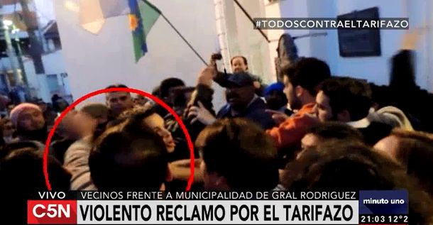 Escrachan al intendente de General Rodríguez en una protesta contra el tarifazo