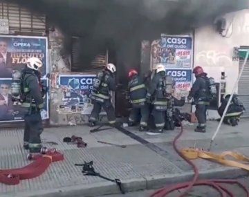 Voraz incendio destruyó un depósito abandonado
