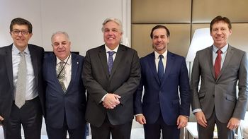 El presidente Luis Lacalle Pou ya está en Francia, donde se reunirá este jueves con su par Emmanuel Macron. El presidente Luis Lacalle Pou ya está en Francia, donde se reunirá este jueves con su par Emmanuel Macron.