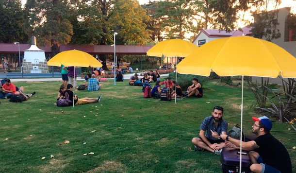 Food trucks y sombrillas: las ideas de Dietrich para la zona de embarque del aeropuerto de El Palomar