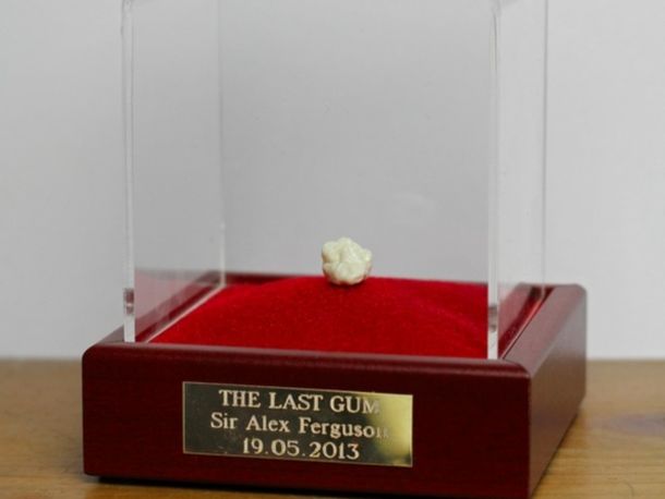 Locura en Inglaterra: subastaron el último chicle de Ferguson