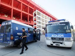 la policia y la gendarmeria custodian la practica del rojo la policia y la gendarmeria custodian la practica del rojo
