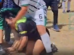 violencia en el futbol amateur: una joven arbitra fue atacada en bahia blanca violencia en el futbol amateur: una joven arbitra fue atacada en bahia blanca
