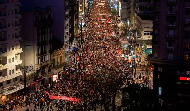 Multitudinaria marcha en Uruguay contra la intervención de los militares en la seguridad pública
