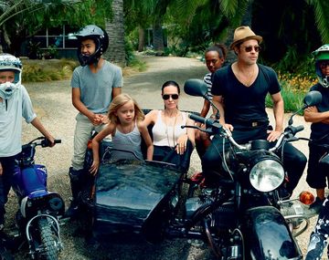 Brad Pitt y Angelina Jolie con sus hijos Maddox, Pax, Zahara Shiloh y los gemelos Knox y Vivienne.