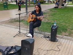 Cristian Gustavo Malbrán es un conocido artista callejero de San Juan