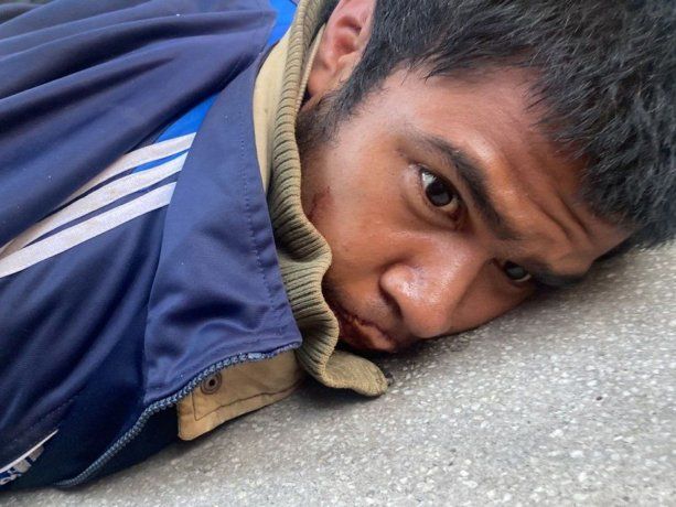 El Loco del Palo, que atacó a una mujer policía, volvió a ser internado en el Hospital Borda