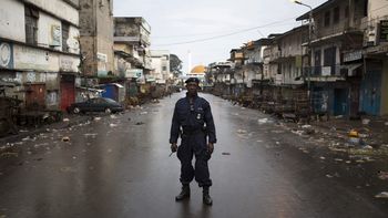 nadie puede salir de su casa nadie puede salir de su casa