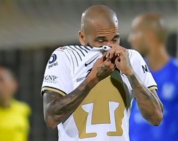 Pumas le rescindió el contrato a Dani Alves