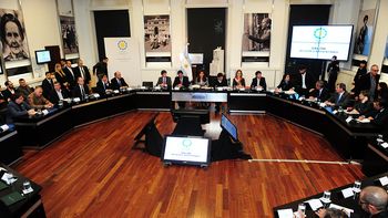 el gobierno analizo con empresarios la situacion de la industria automotriz el gobierno analizo con empresarios la situacion de la industria automotriz