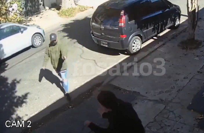 VIDEO: Balearon a una mujer en la puerta de su casa en Rosario