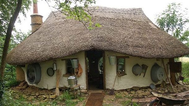 Un hombre construye una casa por solo 240 dólares