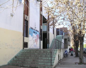 Un docente recibió una feroz golpiza en disputa entre alumnos