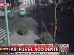 Un peatón se salvó de milagro en el choque de la ambulancia