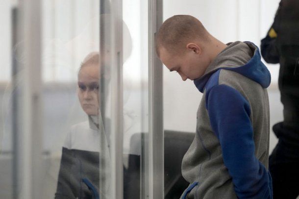 Guerra en Ucrania: condenaron al primer soldado ruso acusado de crímenes de guerra