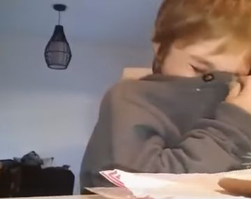 Un nene rompe en llanto por la posible partida de Bou