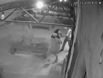 Una policía abatió a un delincuente que le robó el celular