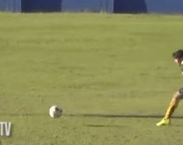 ¿El gol del año? El arquero que corrió toda la cancha y sentenció un clásico