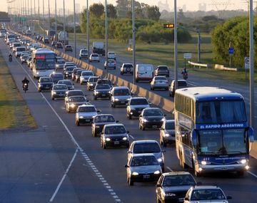 Éxodo: unos 1.900 autos por hora se dirigen hacia la Costa