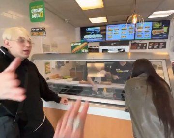 Brunenger le palmeó la cola a su novia en público y ella estalló: ¿Sos pelotudo flaco?