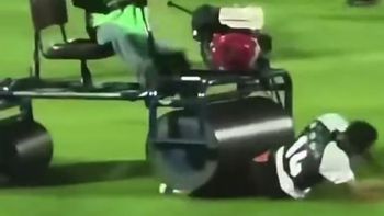 de no creer: un futbolista fue atropellado en el calentamiento y se salvo de una fractura de no creer: un futbolista fue atropellado en el calentamiento y se salvo de una fractura