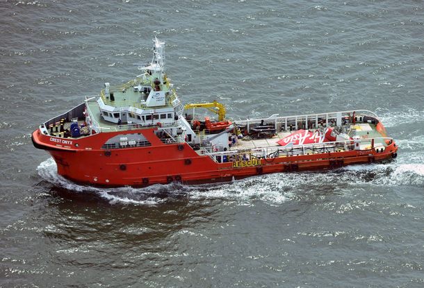 Localizaron la parte principal del fuselaje del avión de AirAsia