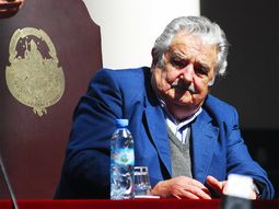 mujica: los argentinos desconfian de su moneda mujica: los argentinos desconfian de su moneda