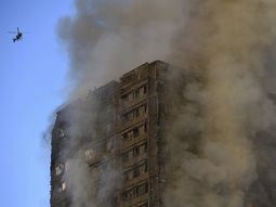 Al menos seis muertos por un incendio en un edificio en Londres Al menos seis muertos por un incendio en un edificio en Londres