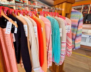 Suspenden trabajadores de la empresa de tejido de punto más importante de Argentina