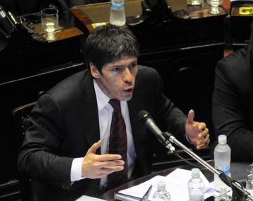 Abal Medina acusó a Clarín de querer crear una crisis profunda