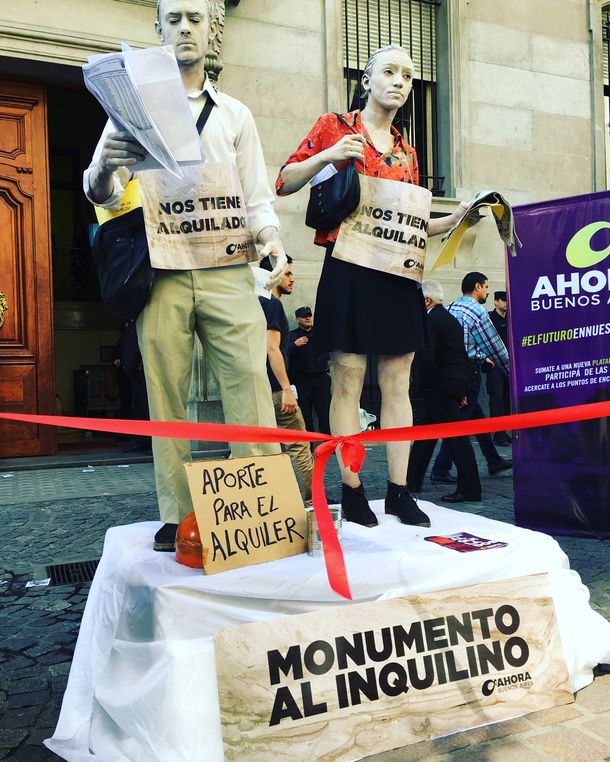 Sin respuesta al déficit habitacional, instalaron el Monumento al Inquilino Estafado