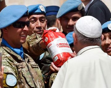 El regalo bien argentino que los Cascos Azules le hicieron al Papa