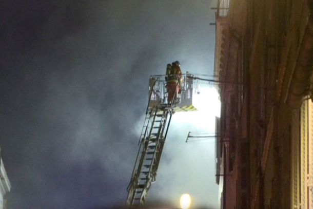 Investigan si fue intencional el incendio de un edificio en Francia que dejó tres muertos