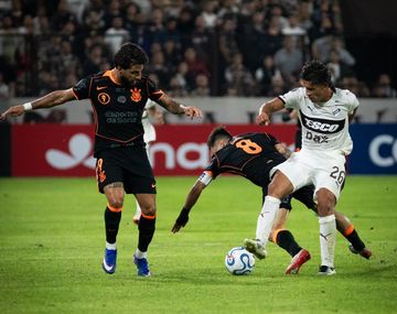 Platense cayó con Corinthians en su debut histórico en la Copa Libertadores