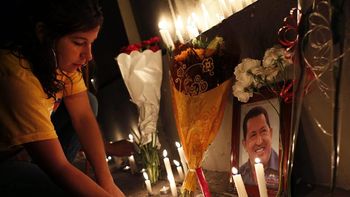 comienzan a despedir los restos del comandante comienzan a despedir los restos del comandante