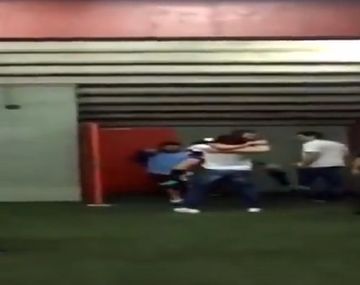 El desaforado festejo de Diego Milito tras el triunfo de Racing