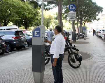 Chau a los parquímetros: el estacionamiento se pagará a través de aplicaciones