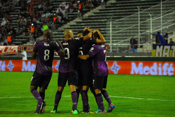 Boca goleó a Independiente y consiguió su primer triunfo