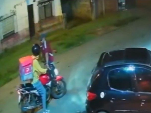 Ataque a otro delivery en Moreno: el ladrón le apuntó con un arma, pero se resistió