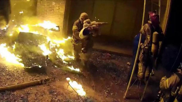 Peckrul atrapó al bebé en el aire