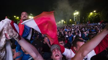eurocopa: colorido festejo de francia tras el agonico triunfo ante albania eurocopa: colorido festejo de francia tras el agonico triunfo ante albania