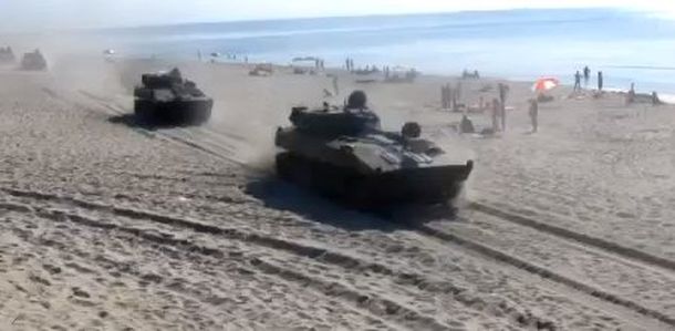 La gran sorpresa que se llevaron estos bañistas en una playa rusa