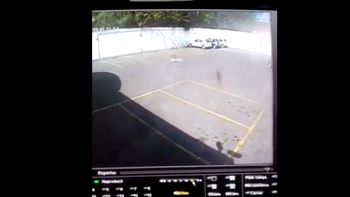 Captura del monitor de la cámara de seguridad que captó a un supuesto fantasma Captura del monitor de la cámara de seguridad que captó a un supuesto fantasma