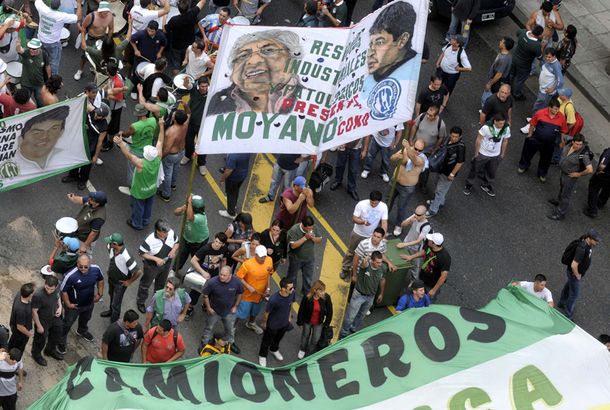 Camioneros comienzan a concentrarse en el centro porteño