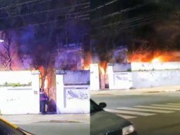 Un voraz incendio destruyó una casa abandonada en Caballito: creen que el fuego lo iniciaron okupas