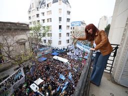 el posteo de cristina en plena movilizacion de sus seguidores: gracias por...