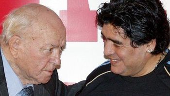 maradona lamento la muerte de di stefano: fue un maestro para mi maradona lamento la muerte de di stefano: fue un maestro para mi