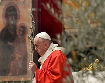 El papa Francisco recortará los salarios del personal del Vaticano