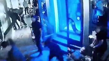 Video con imágenes sensibles así fue el ataque fatal de patovicas contra un hombre en un bar de San Miguel