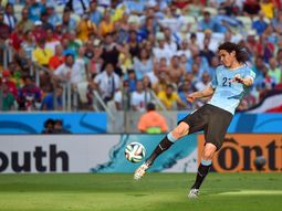 mira el gol con el que uruguay abria el marcador ante costa rica